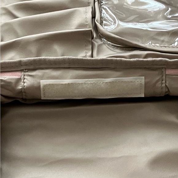 NWOT Travel Bundle. Face Bag for Makeup and Travel Bottle Kit - Picture 13 of 16